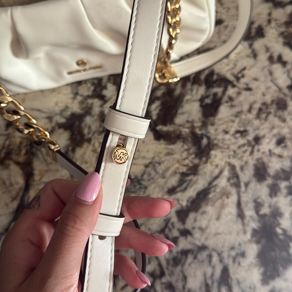 Michael Kors crossbody/clutch - Picture 3 of 7